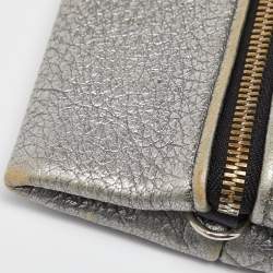 مملوكة مسبقًا CH Carolina Herrera Metallic Silver Quilted Leather Front Zip Crossbody Bag