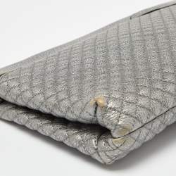 مملوكة مسبقًا CH Carolina Herrera Metallic Silver Quilted Leather Front Zip Crossbody Bag