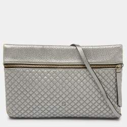 مملوكة مسبقًا CH Carolina Herrera Metallic Silver Quilted Leather Front Zip Crossbody Bag