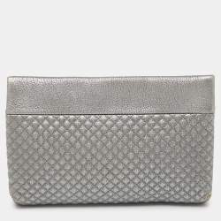 مملوكة م سبقًا CH Carolina Herrera Metallic Silver Quilted Leather Front Zip Crossbody Bag