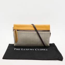 مملوكة مسبقًا حقيبة كروس سي إتش كارولينا هيريرا جلد وكانفاس مقوى مونوغرامي متعدد الألوان بسحاب