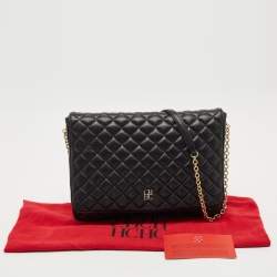 مملوكة مسبقًا حقيبة كتف سي إتش كارولينا هيريرا جلد مبطن أسود بغطاء سلسلة