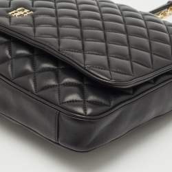 مملوكة مسبقًا حقيبة كتف سي إتش كارولينا هيريرا جلد مبطن أسود بغطاء سلسلة