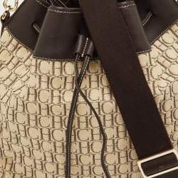 مملوكة مسبقًا حقيبة باكيت حبل سي إتش كارولينا هيريرا جلد وقماش مونوغرام بني/بيج