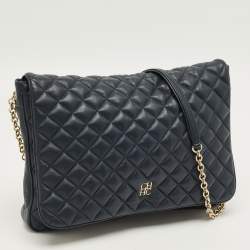 مملوكة مسبقًا حقيبة كتف سي إتش كارولينا هيريرا جلد مبطن أزرق بحري بقلاب وسلسلة