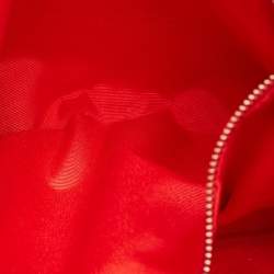 مملوكة مسبقًا حقيبة كتف سي إتش كارولينا هيريرا جلد مبطن أزرق بحري بقلاب وسلسلة