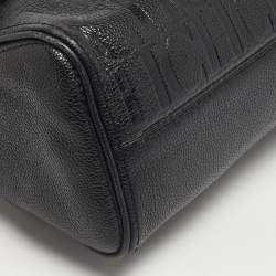 Pre Owned حقيبة سي أتـش كارولينا هيريرا مينييتو جلد أسود منوغرامي منقوش يد علوية