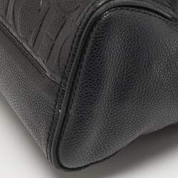 Pre Owned حقيبة سي أتـش كارولينا هيريرا مينييتو جلد أسود منوغرامي منقوش يد علوية