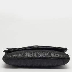 مملوكة مسبقًا حقيبة كتف بسلسلة قلاب بعقدة من جلد منقوش بشعار أسود سي إتش كارولينا هيريرا