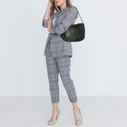 Pre Owned حقيبة هوبو كارولينا هيريرا سي إتش جلد أسود