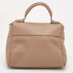 مملوكة مسبقًا حقيبة سي إتش كارولينا هيريرا مينييتو جلد بيج صغيرة بيد علوية