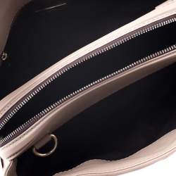 مملوكة مسبقًا حقيبة كارولينا هيريرا جلد بني فاتح نمط مبطن