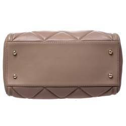 مملوكة مسبقًا حقيبة كارولينا هيريرا جلد بني فاتح نمط مبطن