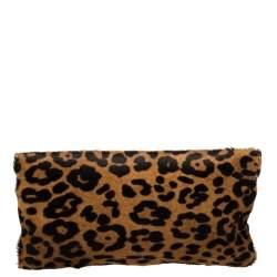 Pre Owned حقيبة كلتش كارولينا هيريرا إينفيلوب شعر عجل طباعة فهد بنية 