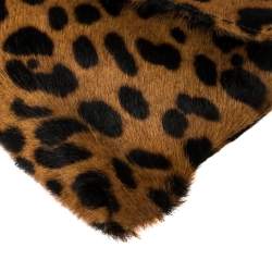 Pre Owned حقيبة كلتش كارولينا هيريرا إينفيلوب شعر عجل طباعة فهد بنية 