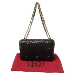 مملوكة مسبقًا حقيبة كتف سي أتش كارولينا هيريرا جلد مبطن بنقشة الزهور أسود سلسلة وقلاب 