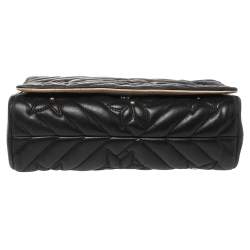 مملوكة مسبقًا حقيبة كتف سي أتش كارولينا هيريرا جلد مبطن بنقشة الزهور أسود سلسلة وقلاب 