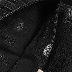 مملوكة مسبقًا حقيبة سي أتش كارولينا هيريا يد علوية قلاب جلد مونوغرامي أسود