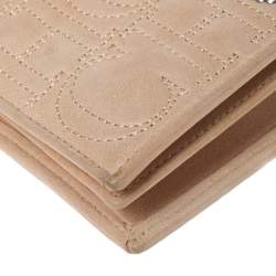 مملوكة مسبقًا CH Carolina Herrera Beige Monogram Quilted Leather Crystal CH Wallet On Chain