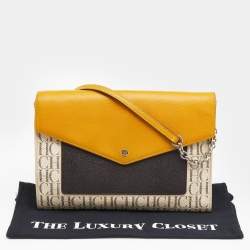 مملوكة مسبقًا حقيبة كتف سي أتش كارولينا هيريرا نمط مظروف هيريرا  كانفاس مقوى مونوغرامي وجلد متعدد الألوان بقلاب