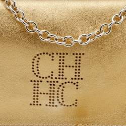 مملوكة مسبقًا حقيبة كتف سي إتش كارولينا هيريرا جلد مثقب ميتالك ذهبي بشعار ماركة بقلاب بشراشيب