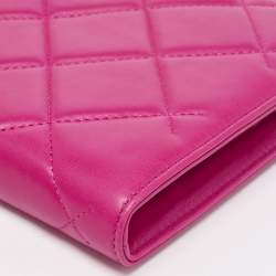 Pre Owned CH Carolina Herrera Magenta Quilted Leather Frame Chain Clutch