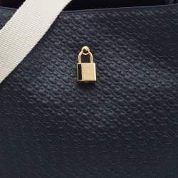 مملوكة مسبقًا حقيبة سي أتش كارولينا هيريرا جلد منقوش أسود بيد علوية