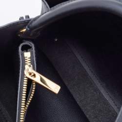 مملوكة مسبقًا حقيبة سي أتش كارولينا هيريرا جلد منقوش أسود بيد علوية