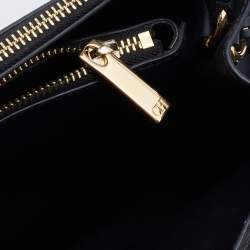 مملوكة مسبقًا حقيبة سي أتش كارولينا هيريرا جلد منقوش أسود بيد علوية