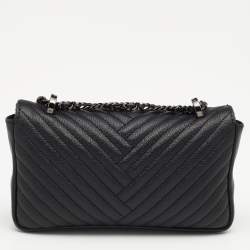 مملوكة مسبقًا حقيبة سي إتش كارولينا هيريرا بيمبا جلد شيفرون أسود بقلاب