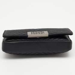 مملوكة مسبقًا حقيبة سي إتش كارولينا هيريرا بيمبا جلد شيفرون أسود بقلاب