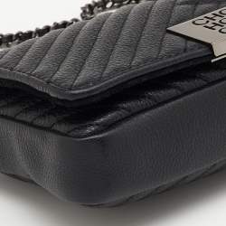 مملوكة مسبقًا حقيبة سي إتش كارولينا هيريرا بيمبا جلد شيفرون أسود بقلاب