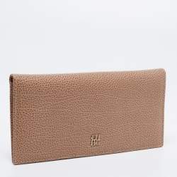 Pre Owned محفظة كونتيننتال سي أتش كارولينا هيريرا جلد بيج ثنائية الطي بقلاب