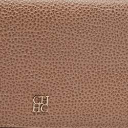 Pre Owned محفظة كونتيننتال سي أتش كارولينا هيريرا جلد بيج ثنائية الطي بقلاب