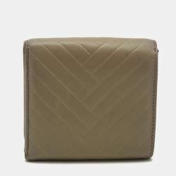 Pre Owned CH Carolina Herrera Grey Quilted Leather Logo Trifold Wallet