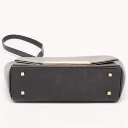 مملوكة مسبقًا CH Carolina Herrera Black Leather Logo Metal Flap Shoulder Bag