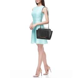 مملوكة مسبقًا CH Carolina Herrera Black Leather Logo Metal Flap Shoulder Bag