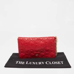 Pre Owned CH Carolina Herrera Red Quilted Leather Flap Wristlet Clutch