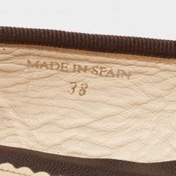 Pre Owned CH Carolina Herrera Cream/Brown Monogram Canvas Bow Ballet Flats Size 38