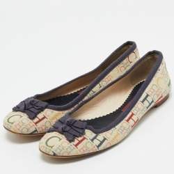 مملوكة مسبقًا حذاء باليرينا فلات سي إتش كارولينا هيريرا قماش كريمي/أزرق مزين فيونكه مونوغرام مقاس 39