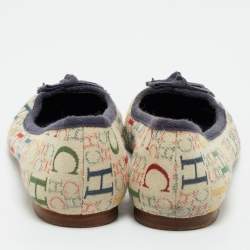 مملوكة مسبقًا حذاء باليرينا فلات سي إتش كارولينا هيريرا قماش كريمي/أزرق مزين فيونكه مونوغرام مقاس 39