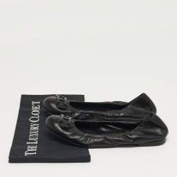 مملوكة مسبقًا حذاء فلات باليه سي إتش كارولينا هيريرا مجعد فيونكة جلد لامع وجلد أسود / بيج مقاس 38 