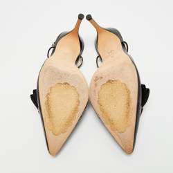 مملوكة مسبقًا صندل سي إتش كارولينا هيريرا جلد أسود لامع مع فيونكة بفتحة كعب مقدمة مدببة مقاس 38