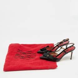 مملوكة مسبقًا صندل سي إتش كارولينا هيريرا جلد أسود لامع مع فيونكة بفتحة كعب مقدمة مدببة مقاس 38