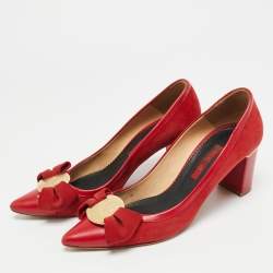 مملوكة مسبقًا CH Carolina Herrera Size 36 Red Suede Bow Pointed Pumps
