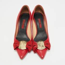 مملوكة مسبقًا CH Carolina Herrera Size 36 Red Suede Bow Pointed Pumps