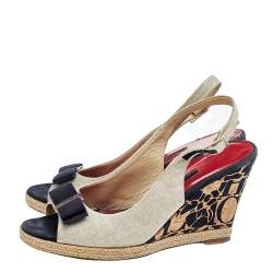 Pre Owned صندل سي أتش كارولينا هيريرا كعب روكي قماش بيج مقاس 40