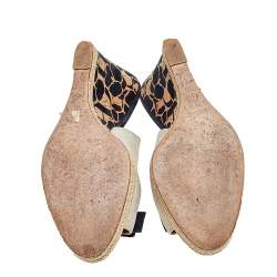 Pre Owned صندل سي أتش كارولينا هيريرا كعب روكي قماش بيج مقاس 40