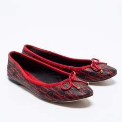 Pre Owned CH Carolina Herrera Black/Red Monogram Coated Canvas Bow Ballet Flats Size 38
