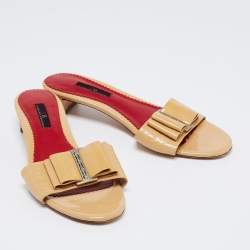 Pre Owned صندل سلايد سي إتش كارولينا هيريرا جلد بيج لامع بفيونكة مقاس 38